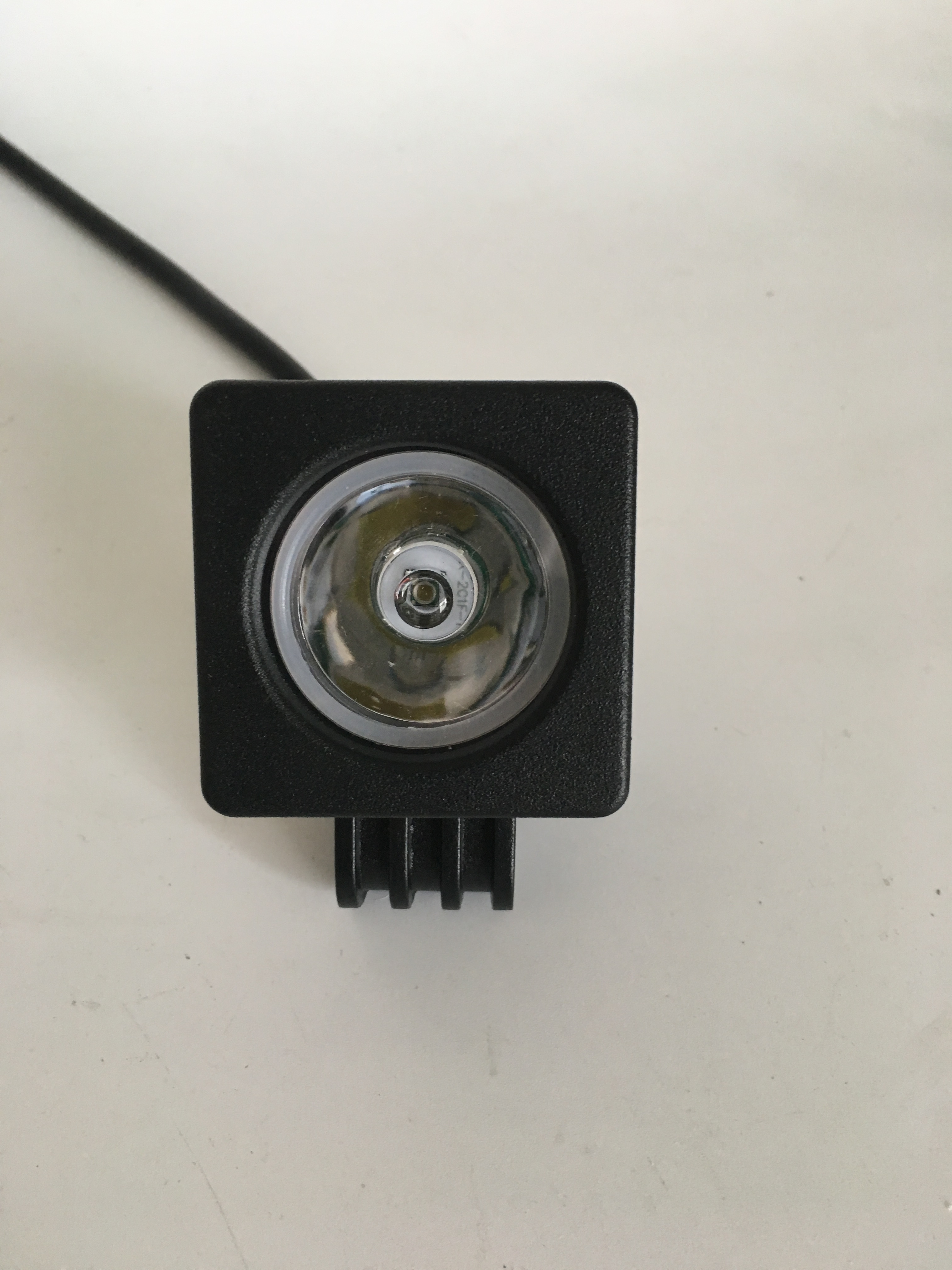 IP68 Waterproof LED Fog Lights - Die-cast aluminum housing with stainless steel bracket